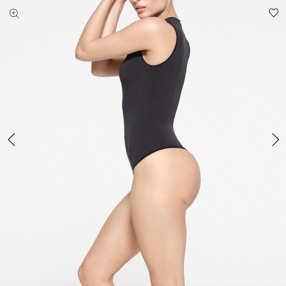 Skims - ESSENTIAL CREW NECK SLEEVELESS BODYSUIT - Picture 2 of 7